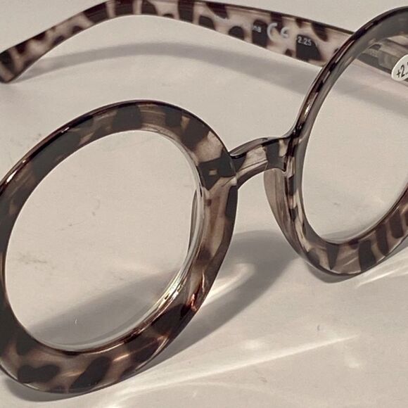1063 Fern Oversized 2.25 Reading Glasses Readers Round Grey Black Tortoise NWT - Picture 7 of 9